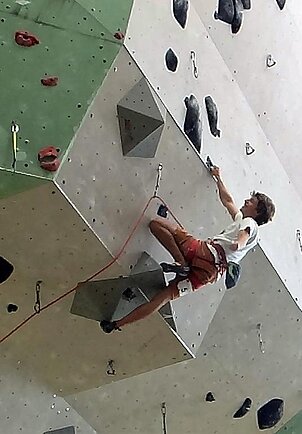 03_Kim_Marschner_BW-Lead_hockant